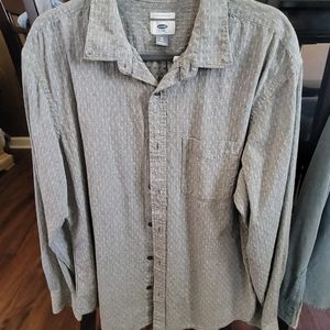 Old Navy Men's shirt size XL